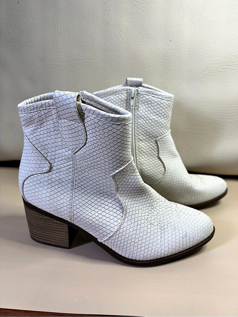 SM New York White Ankle Boots US 6.5 Like New